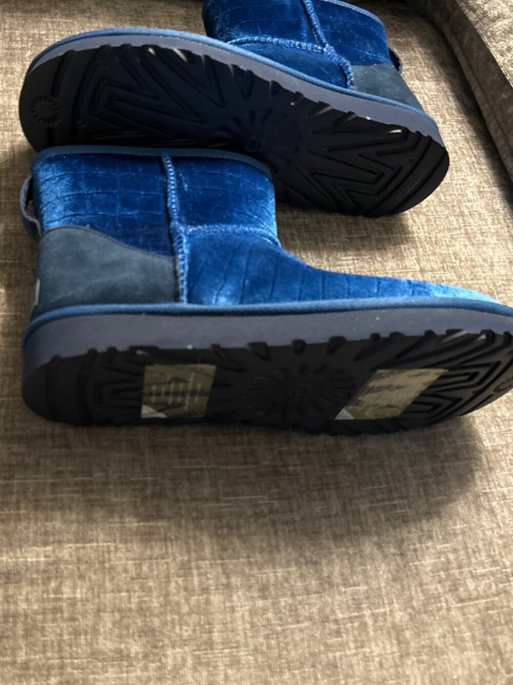 NWT UGG CLASSIC MINI II CROC BOOTS ~ BLUE VELVET ~ 9.5 - Picture 8 of 9